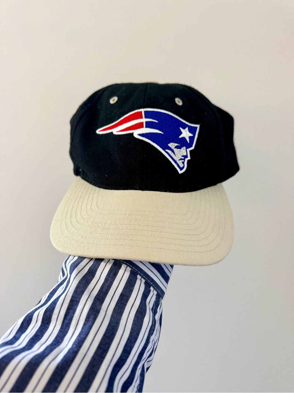 Vintage 90’s New England Patriots Black & Cream Vintage Snapback Hat